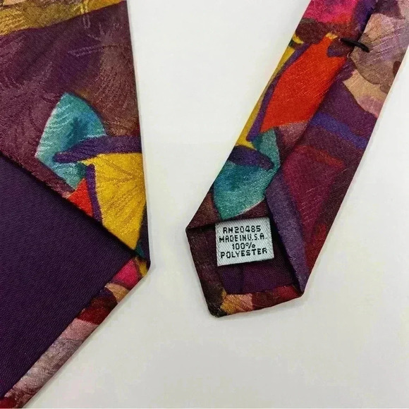 Towncraft Men's Tie Necktie Polyester USA Made Abstract Floral Red Yellow Pink - Picture 5 of 5